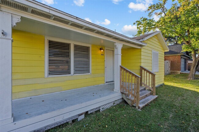 Building Photo - 1916 N Logan St