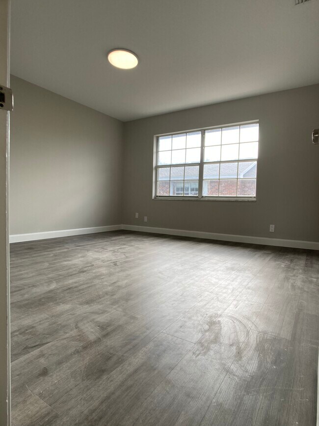 Building Photo - 413 N Cypress Dr