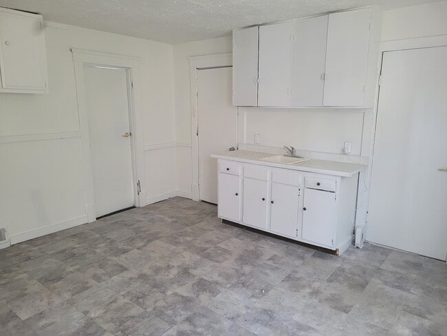 Building Photo - 10117 Hampden Ave