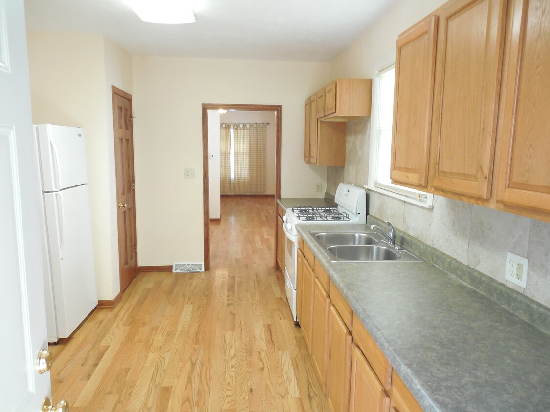 Kitchen - 906 23rd St