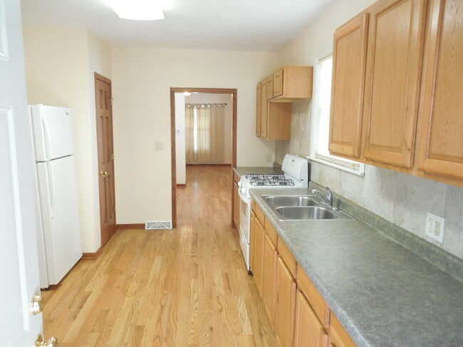 Building Photo - 906 23rd St