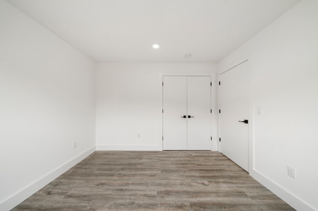 Building Photo - 242 Spring St