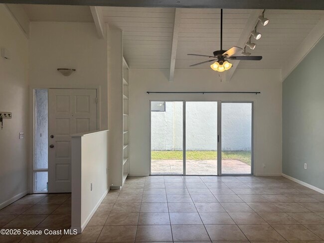 Building Photo - 467 Willow Tree Dr