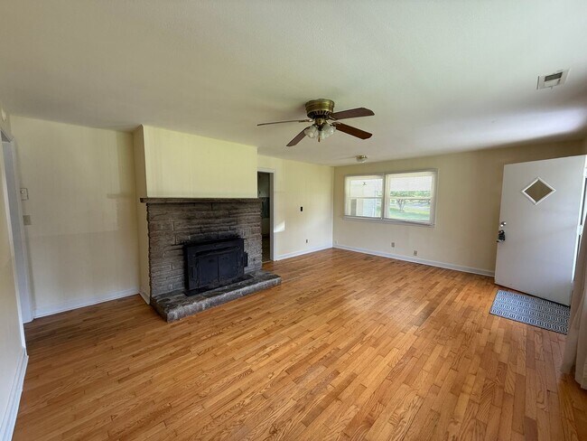 Foto del edificio - 3 Bedroom / 1.5 Bath Brick Home Kingsport TN