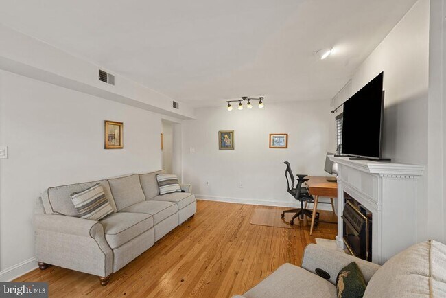 Foto del edificio - 810 Queen St