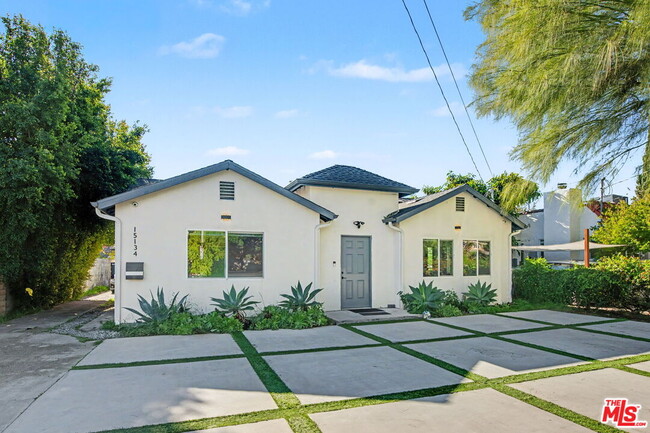 Foto del edificio - 15134 Friar St