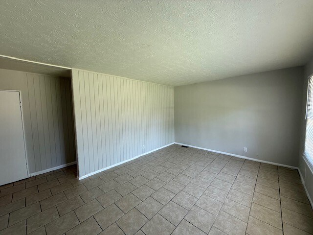 Building Photo - 3156 Eagledale Dr