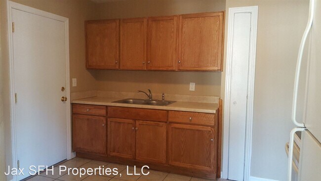 Foto del edificio - 3 br, 1 bath House - 6308 Wilson Blvd.