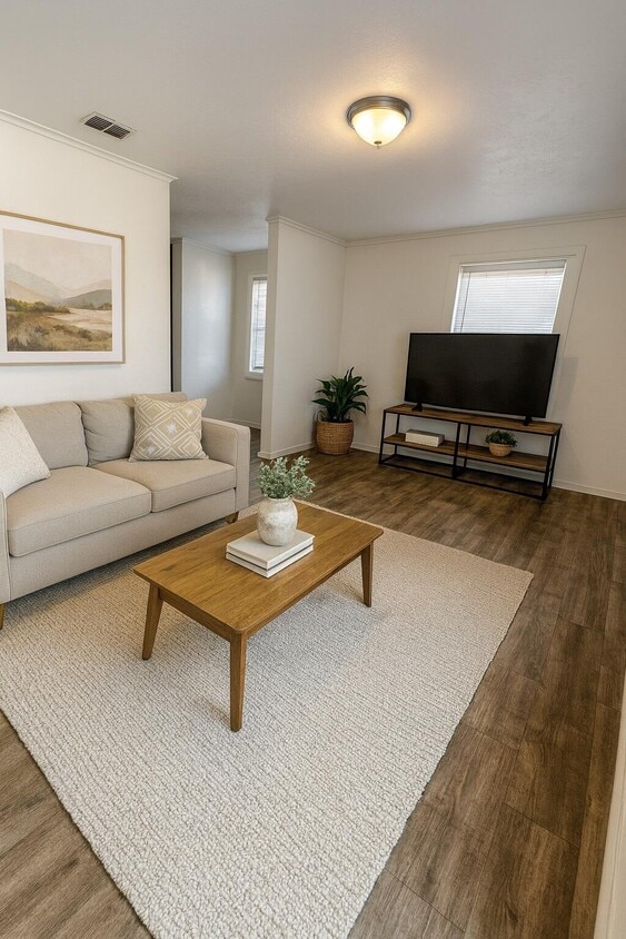 Primary Photo - 709 W 4th St