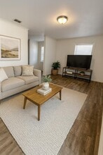 Building Photo - 709 W 4th St