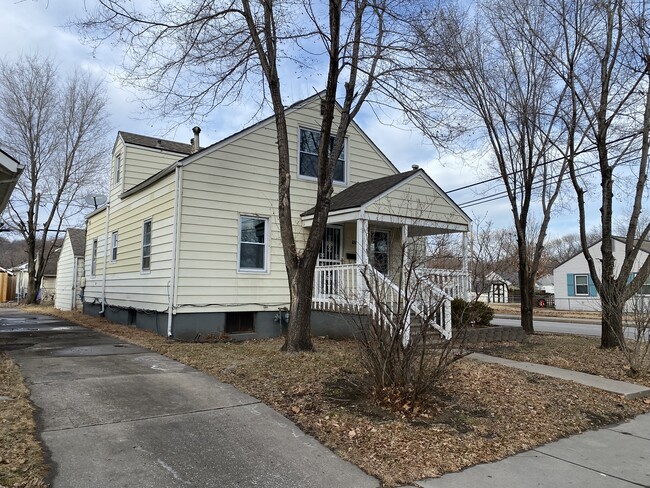 Building Photo - 1234 E 22nd Ave