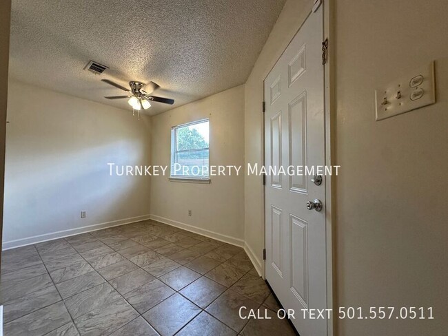 Building Photo - 418 Shadow Oaks Dr