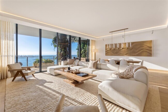 Foto del edificio - 700 NE 24th St