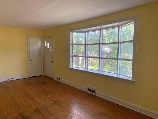 Foto del edificio - One Story House off Fort Avenue