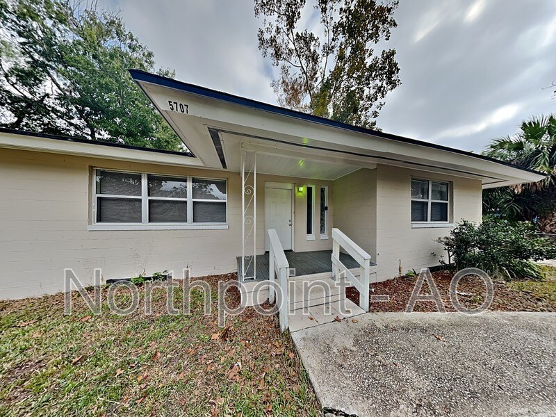 Foto principal - 5707 Spelman Rd