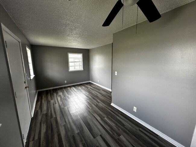 Foto del edificio - 1-Bedroom Duplex in Tulsa!