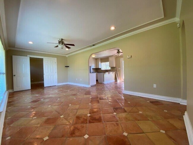 Building Photo - 5511 Manor Rd