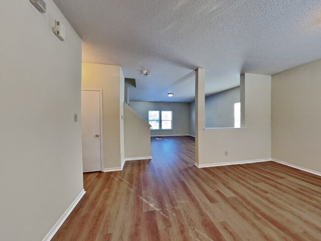 Building Photo - Price Reduced on this 3 bed 2.5 bath with ...