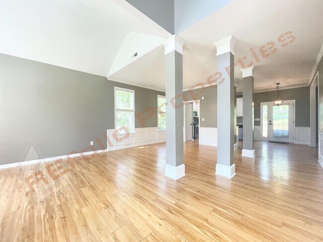Building Photo - Lovely 4 Bedroom, 2.5 Bath Home w/ 2-Car G...