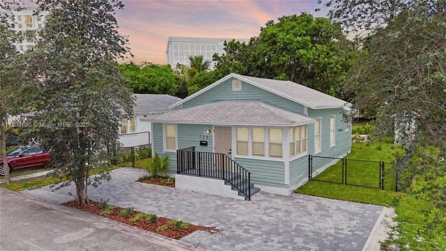 Building Photo - 125 Frow Ave