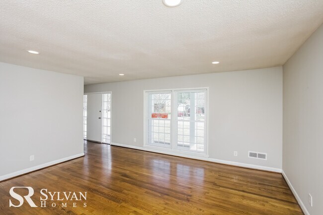 Foto del edificio - One-level living in this 3 BR, 2 BA home