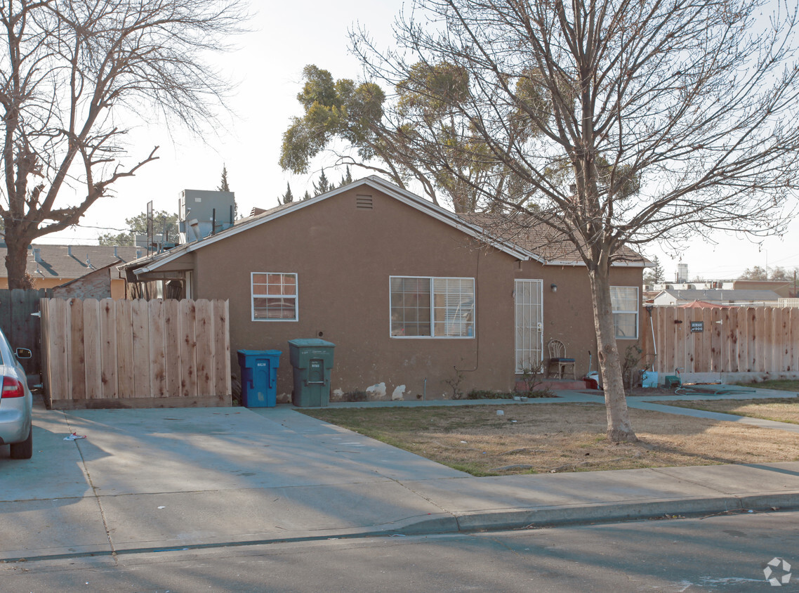 Building Photo - 2460 Lawrence St