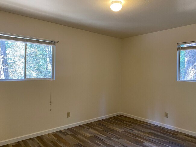 Building Photo - Just off the Beaten Path!!! Available Now!!
