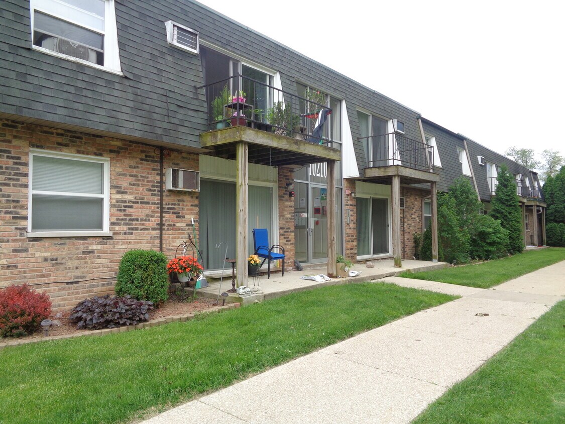 10210 S 84th Terrace Unit 313, Palos Hills, IL 60465 Condo for Rent