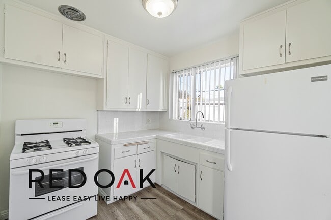 Building Photo - ~2.5 Months FREE + $200 OFF~ Incredible Tw...