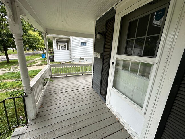 Foto del edificio - 1019 Woodbridge St