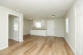 Building Photo - 404 N 7th St