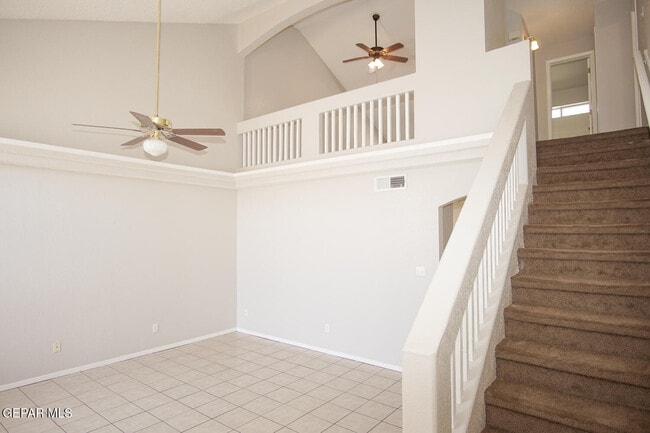 Building Photo - 2151 Sun Manor Dr