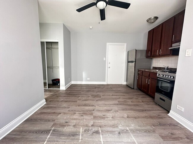 Foto del edificio - 4756 N Maplewood Ave