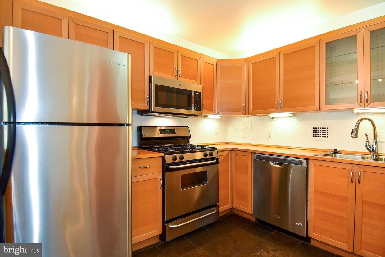 5500 Friendship Blvd Unit 816N, Chevy Chase, MD 20815 Room for Rent