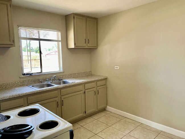 Photo - 3 Bed 1 Bath Ranch in North Park Hill! (Available Immediately) Apartment