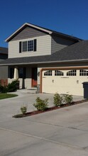 Building Photo - 1010 Redpoll Loop