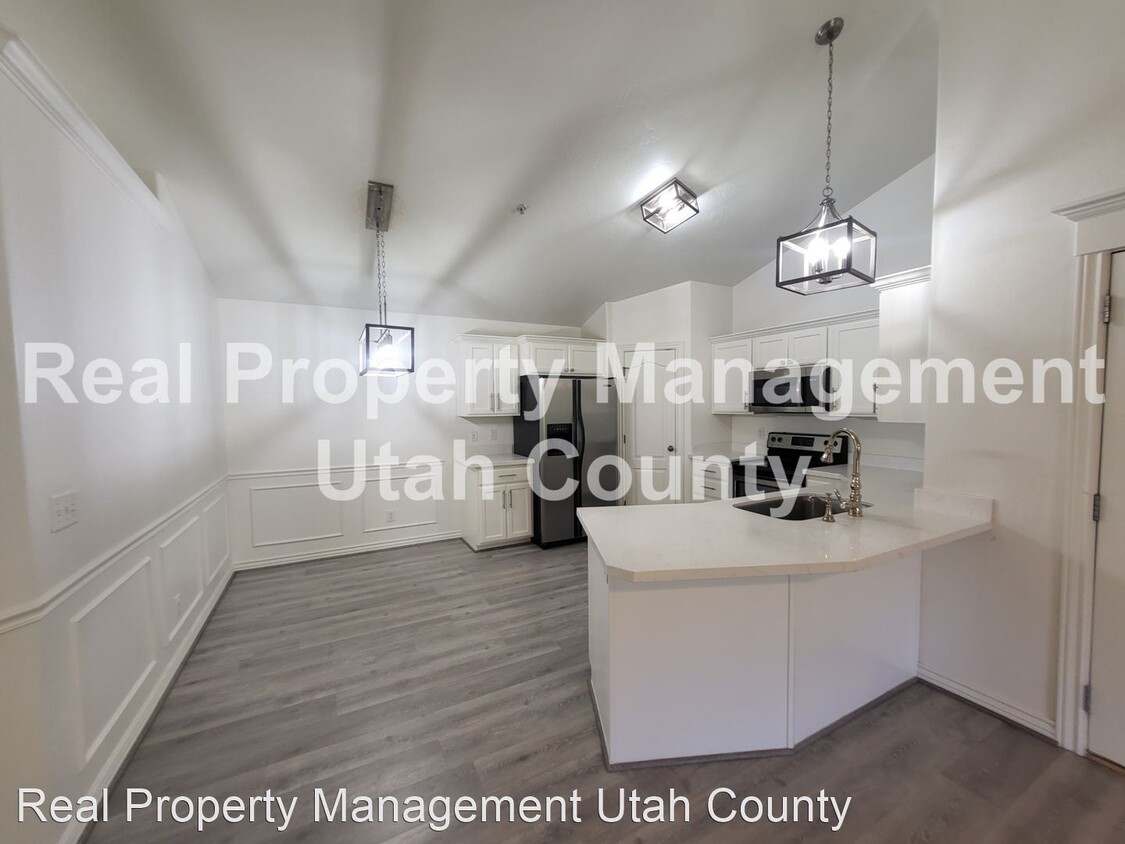 Primary Photo - 3 br, 2 bath House - 518 S 2150 W Apt. 304