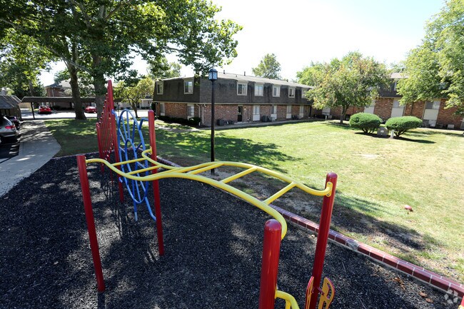 Patio de juegos - Regency Park Apartments