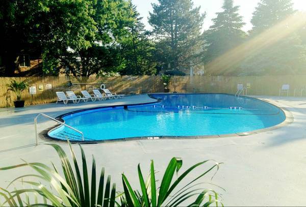 Interior Photo - Willows On France