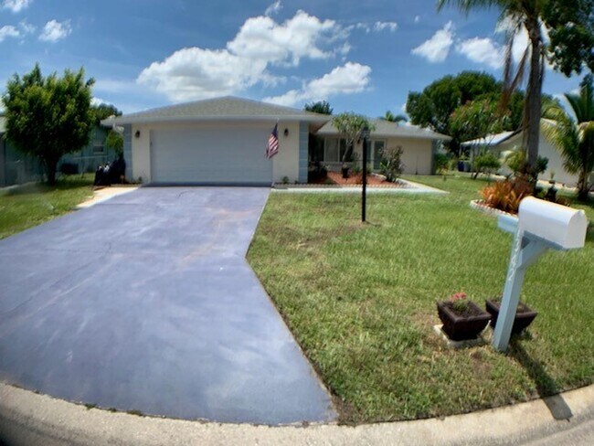 Building Photo - 1342 Torreya Cir