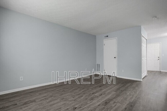 Foto del edificio - 2612 Christine Blvd