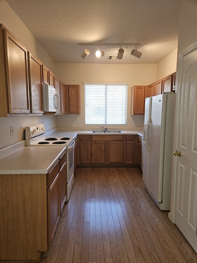 Foto del edificio - 3 Bed 3 Bath 2 CG Walking distance to Downtown Gilbert. Great Location