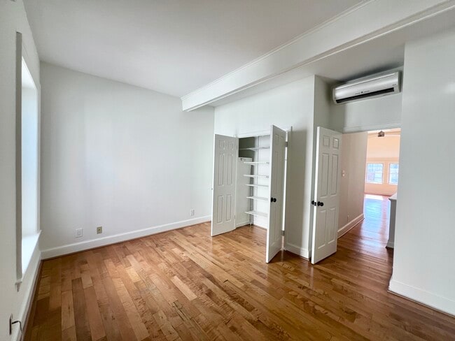 Building Photo - 1413 Hopkins St NW
