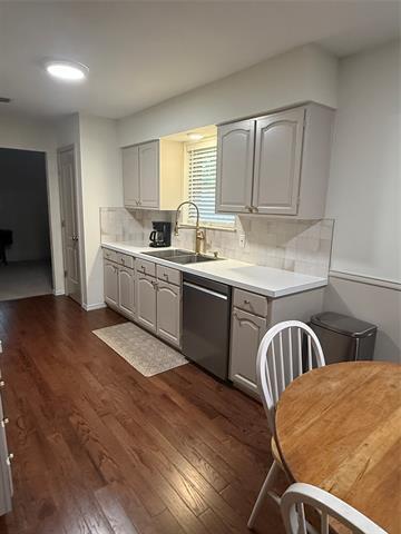 Foto del edificio - 7135 Cosgrove Dr