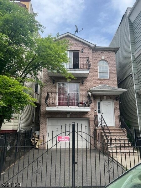 Foto del edificio - 82 Columbia Ave
