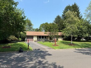 Building Photo - 123 Pearl Dr
