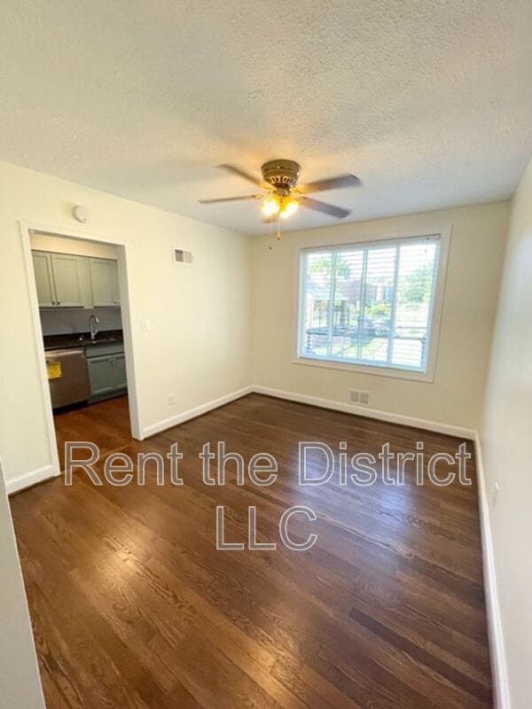 Foto del edificio - 4710 8th St NE