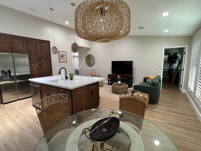 Foto del edificio - Fully Furnished Short Term Rental - Leisur...