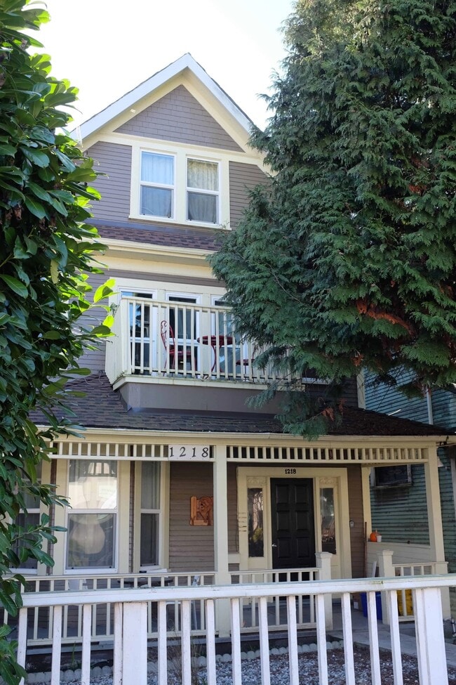 Photo du bâtiment - 1218 E Georgia St