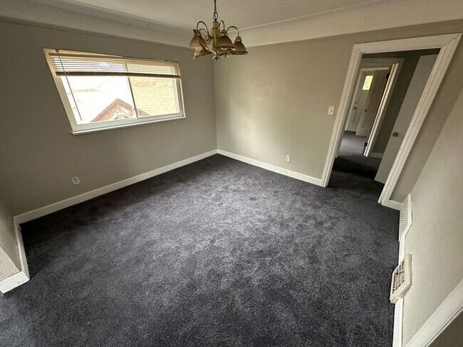 Foto del edificio - Fully Remodeled - Section 8 Accepted- Skip...